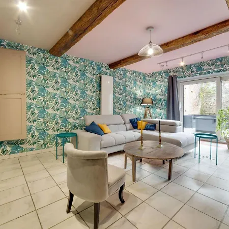 Vakantiehuis Stupendous Holiday In With Private Courtyard