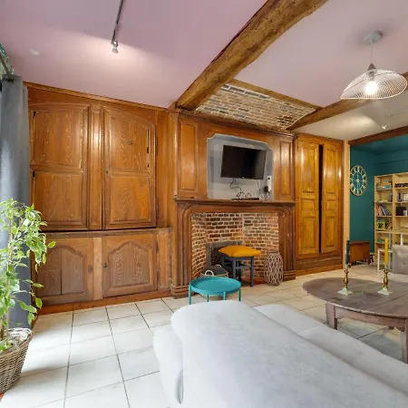 Stupendous Holiday In With Private Courtyard Vakantiehuis